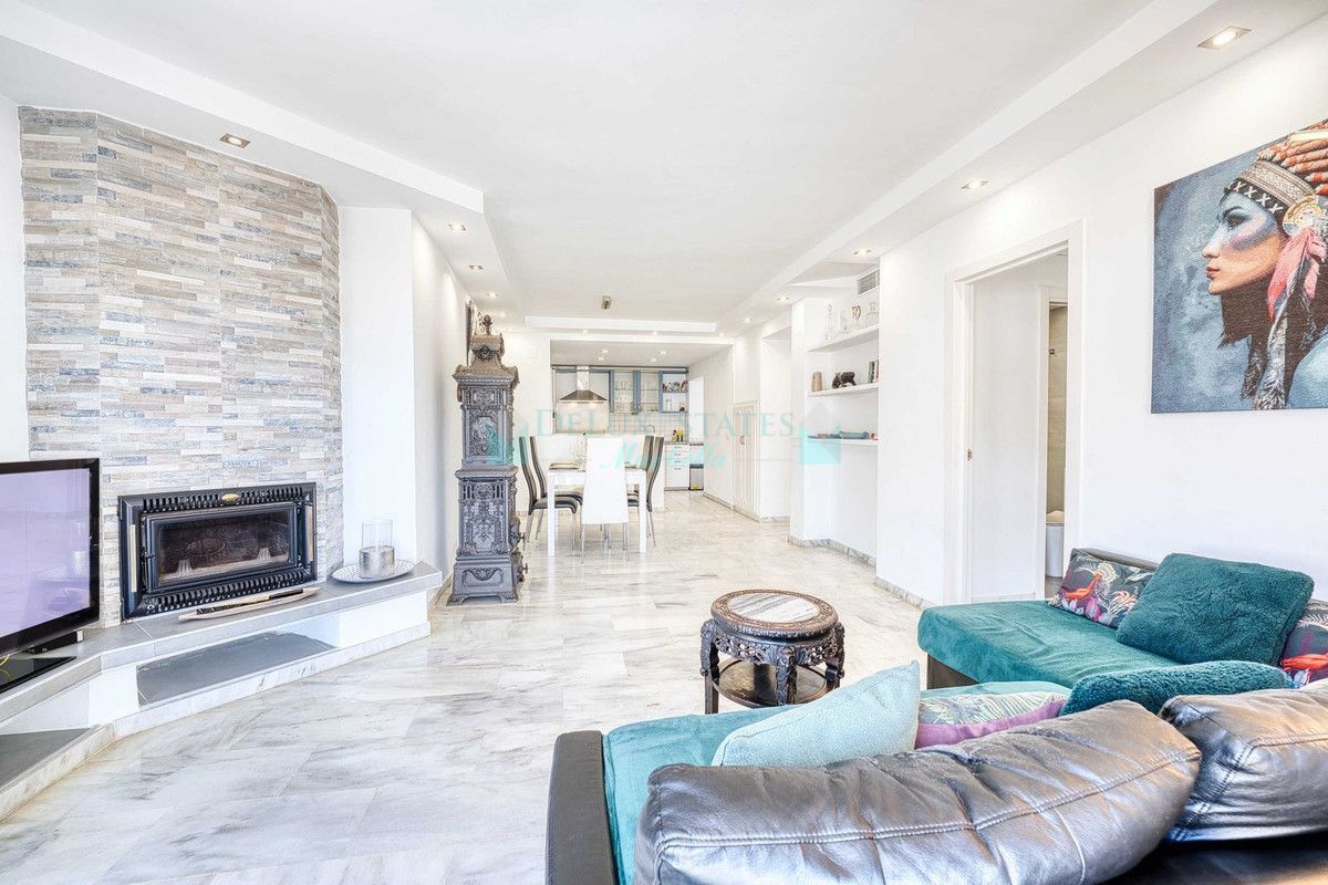 Penthouse for sale in Elviria, Marbella East