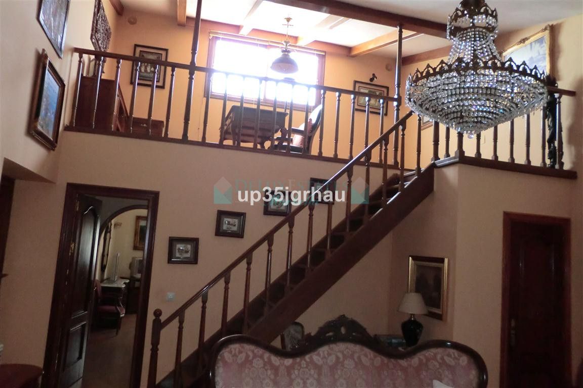 Villa for sale in Estepona