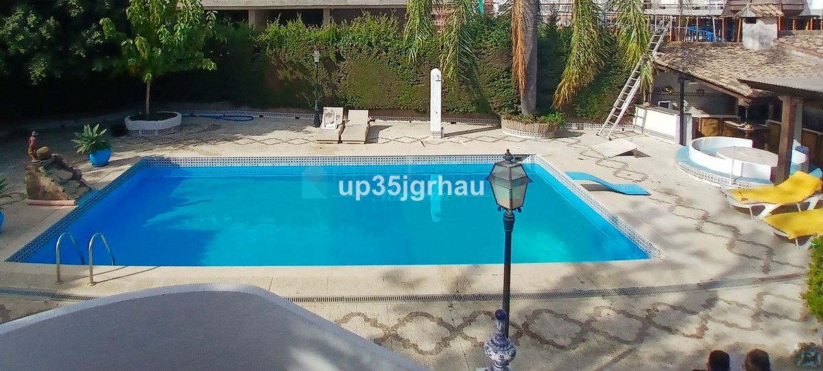 Villa for sale in Estepona