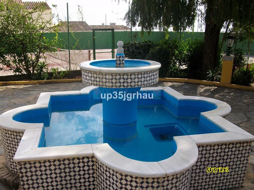 Villa for sale in Estepona