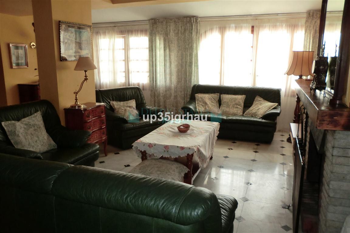 Villa for sale in Estepona