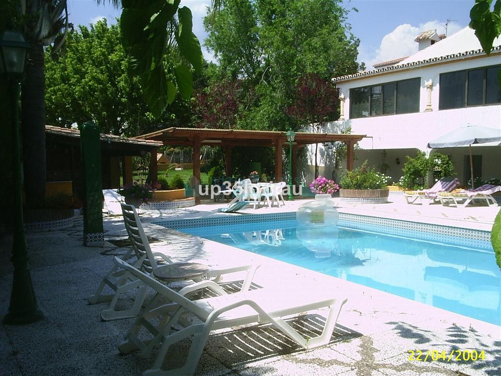 Villa for sale in Estepona