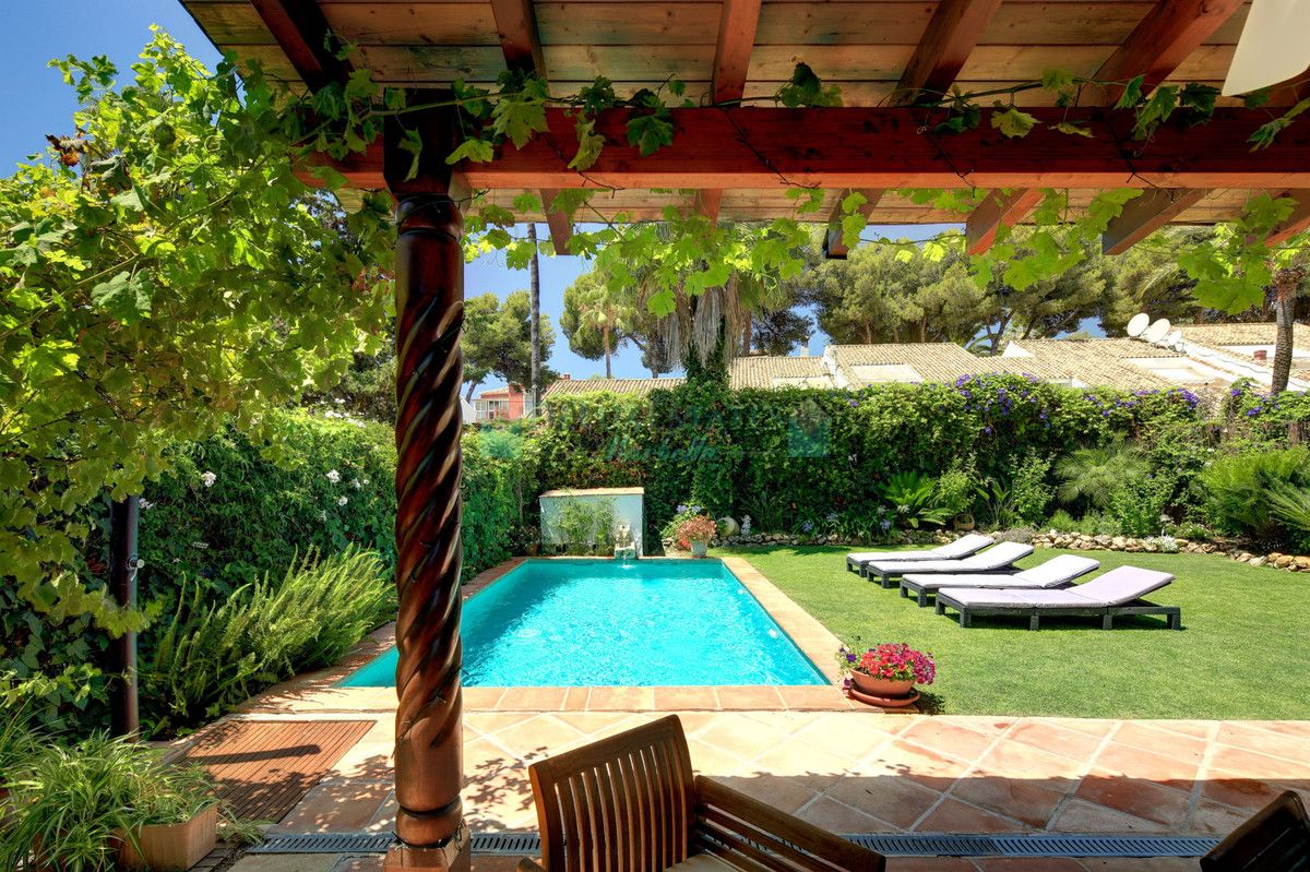 Villa en alquiler en Nueva Andalucia