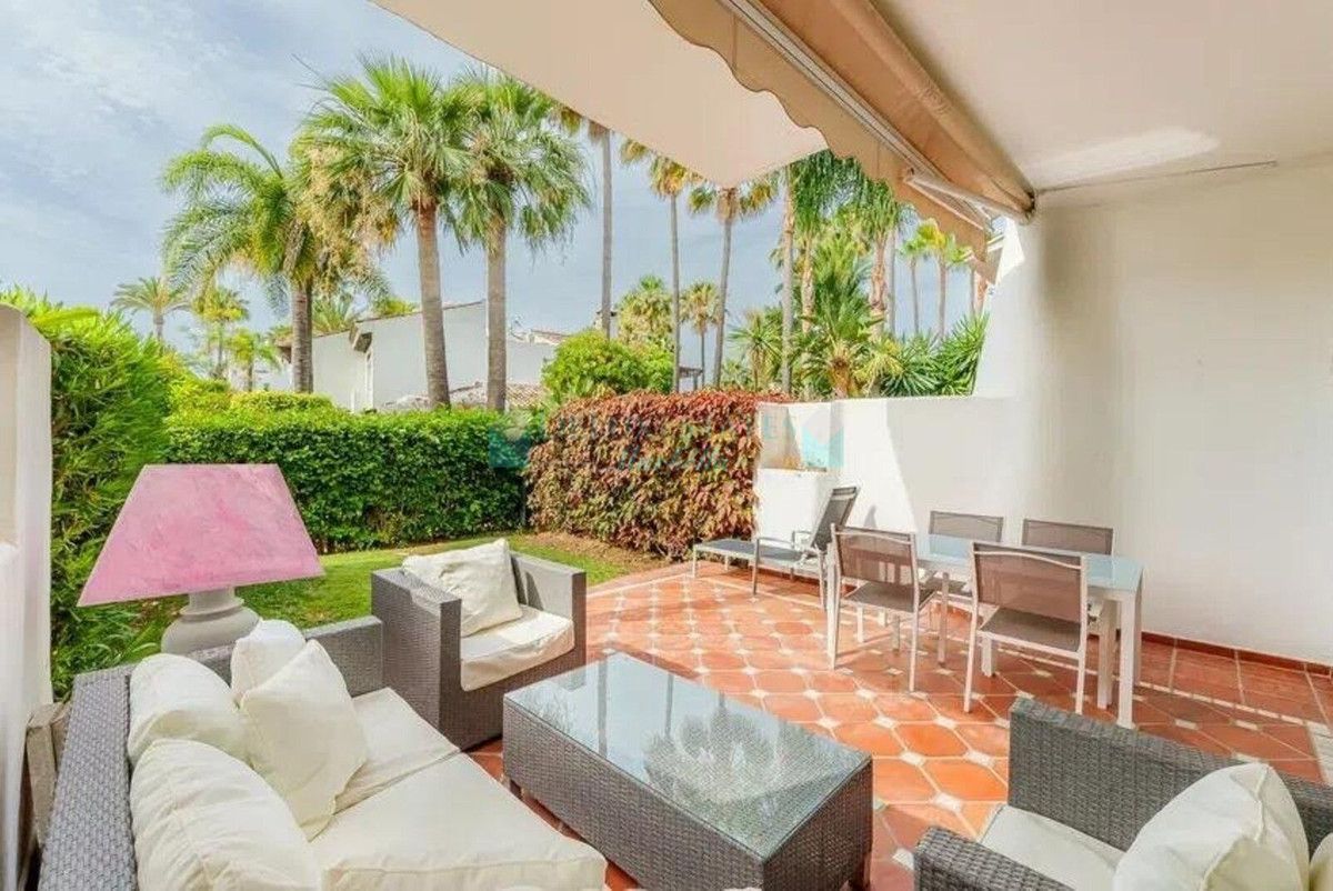 Town House for sale in Costalita, Estepona