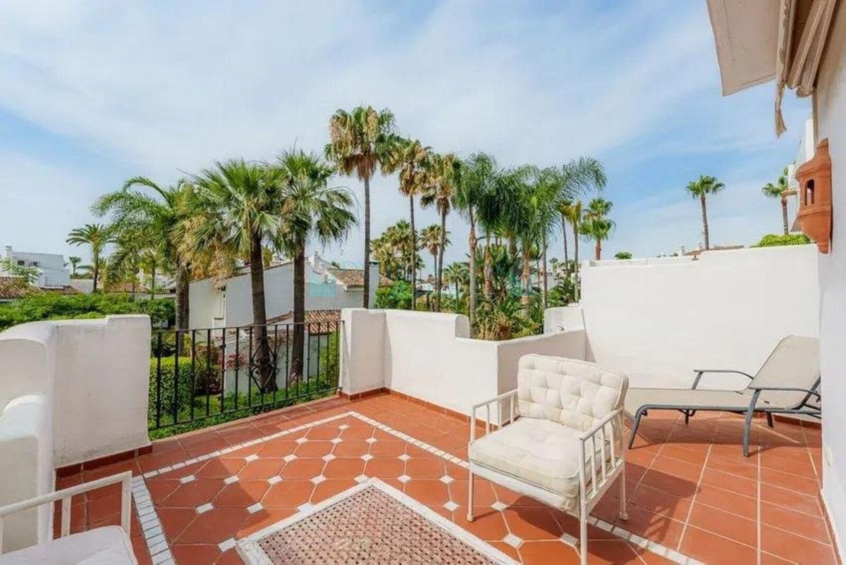 Town House for sale in Costalita, Estepona
