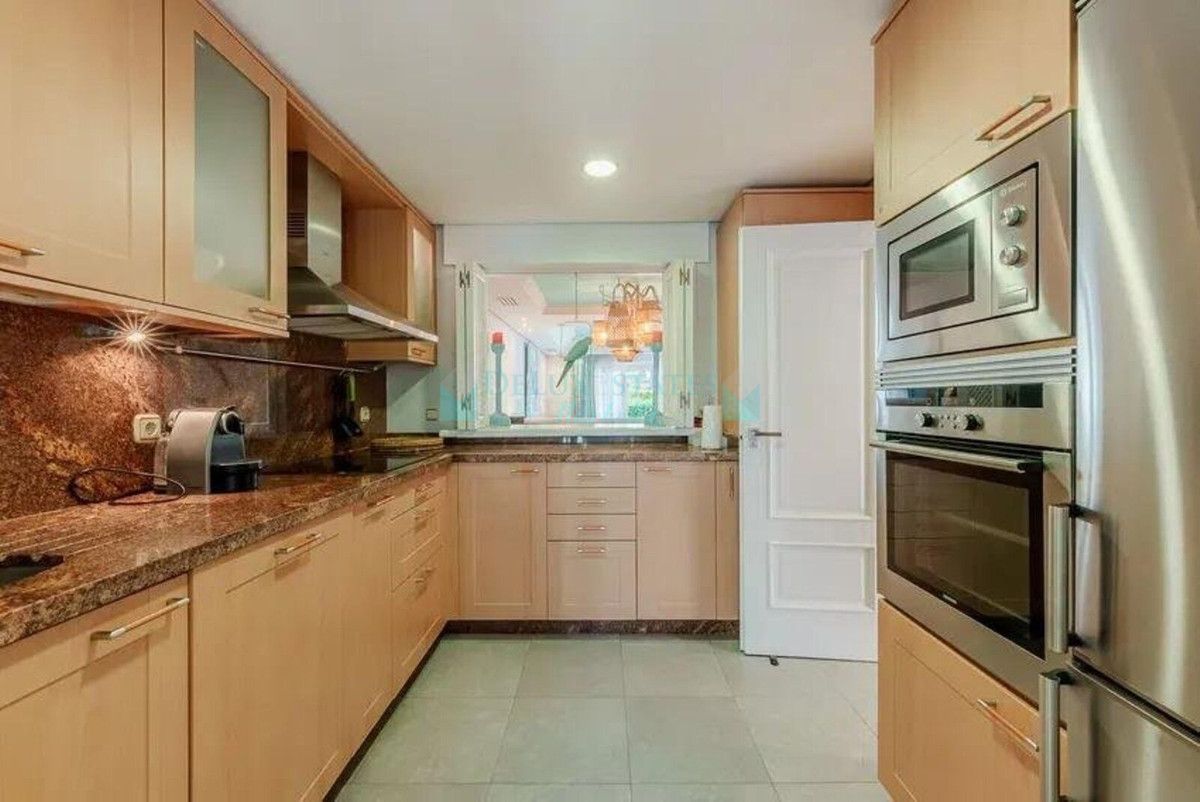 Town House for sale in Costalita, Estepona