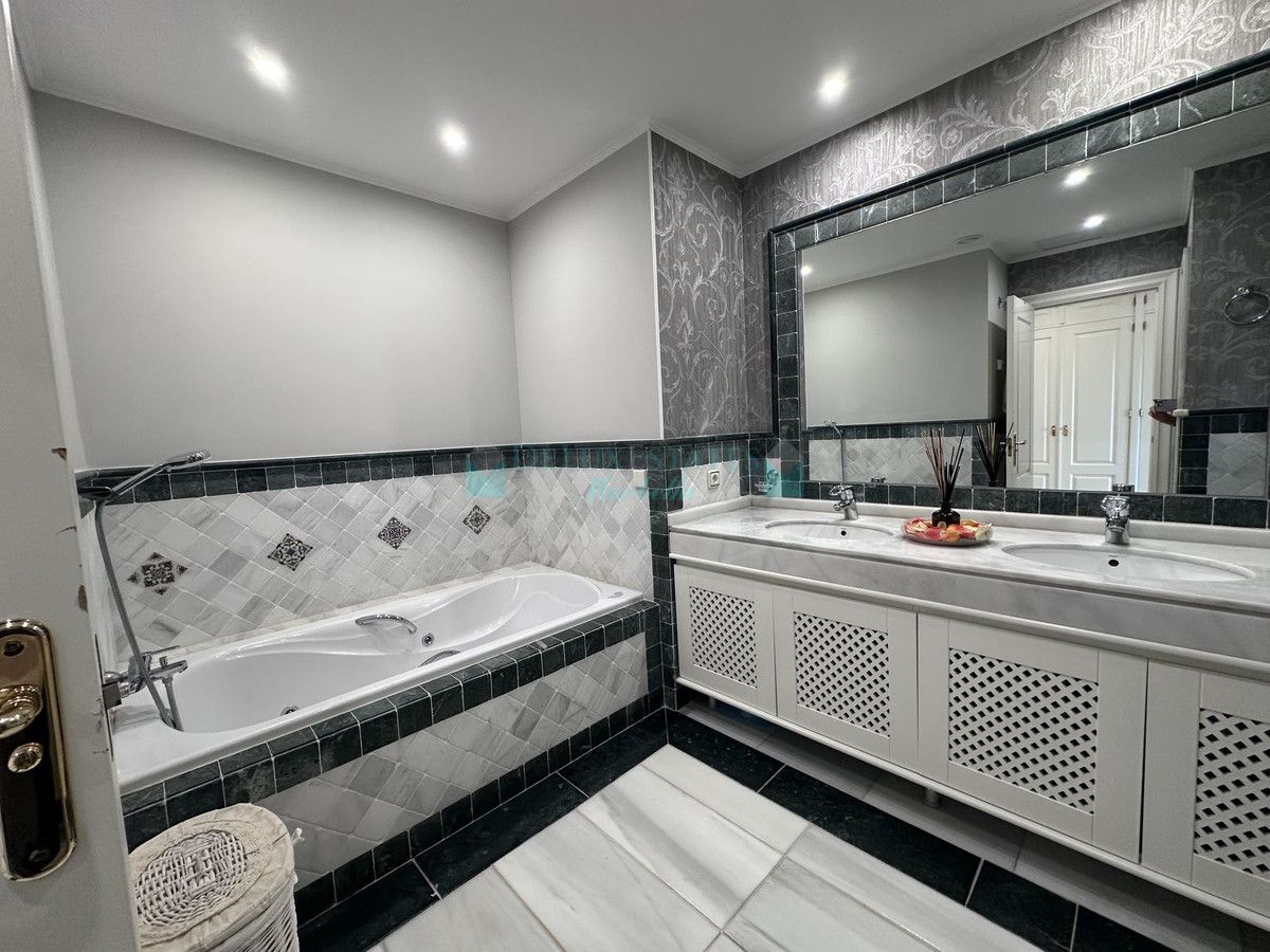 Apartment for sale in Marbella Golden Mile