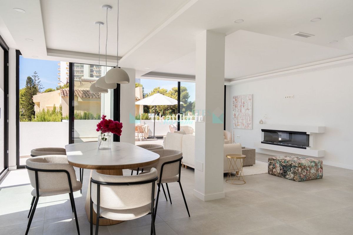 Villa for sale in Nueva Andalucia