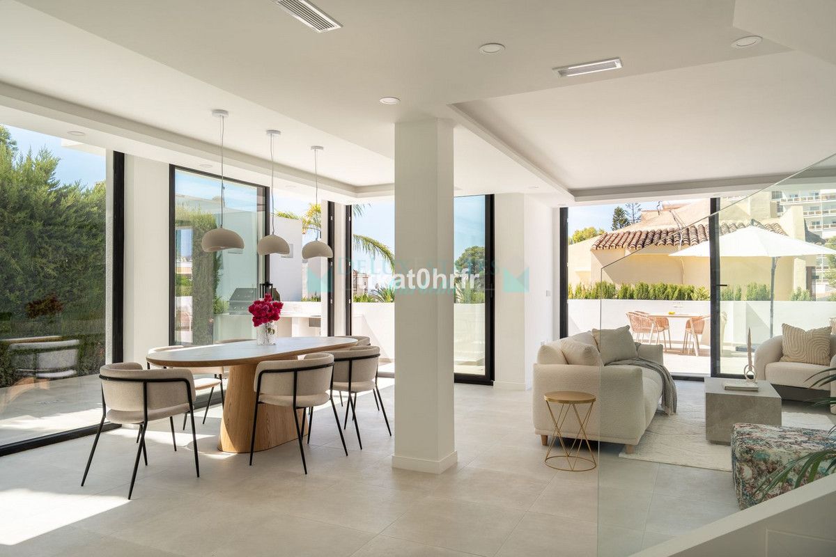 Villa for sale in Nueva Andalucia