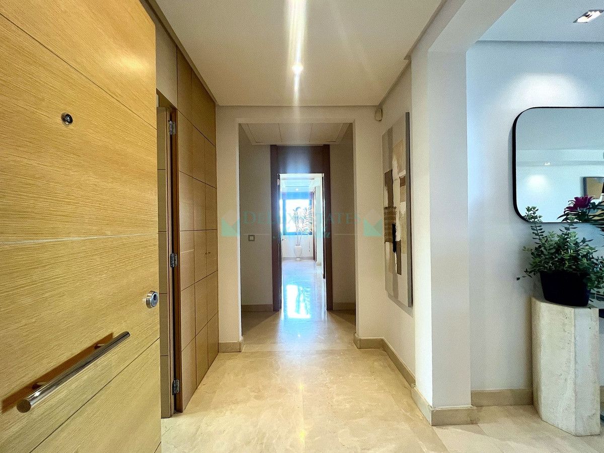 Apartment for sale in Benahavis