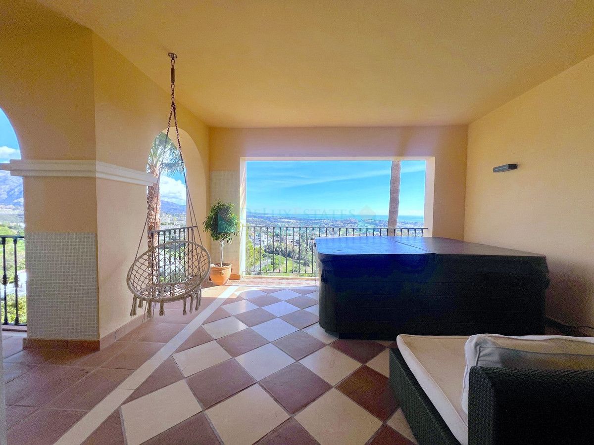 Apartment for sale in Benahavis