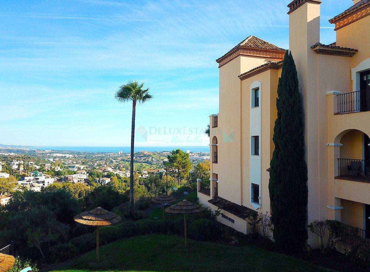 Apartment for sale in Benahavis