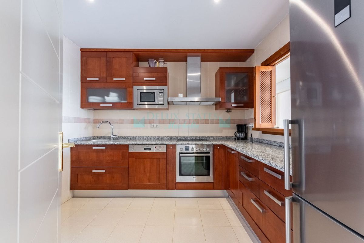 Penthouse for sale in Atalaya, Estepona