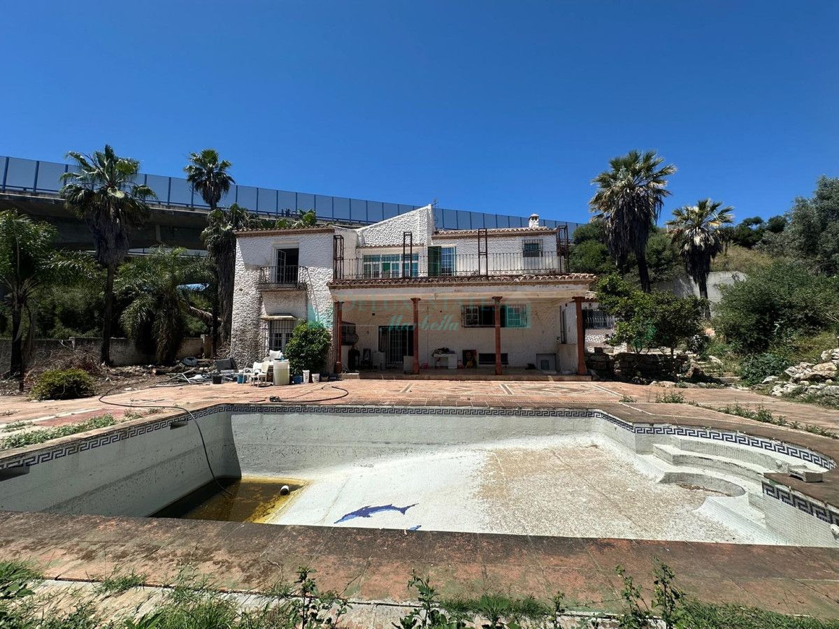 Villa for sale in Nueva Andalucia