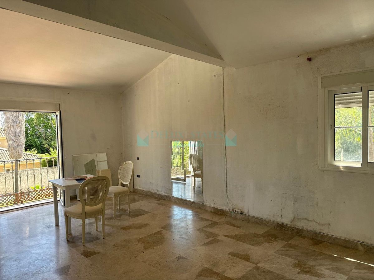 Villa for sale in Nueva Andalucia