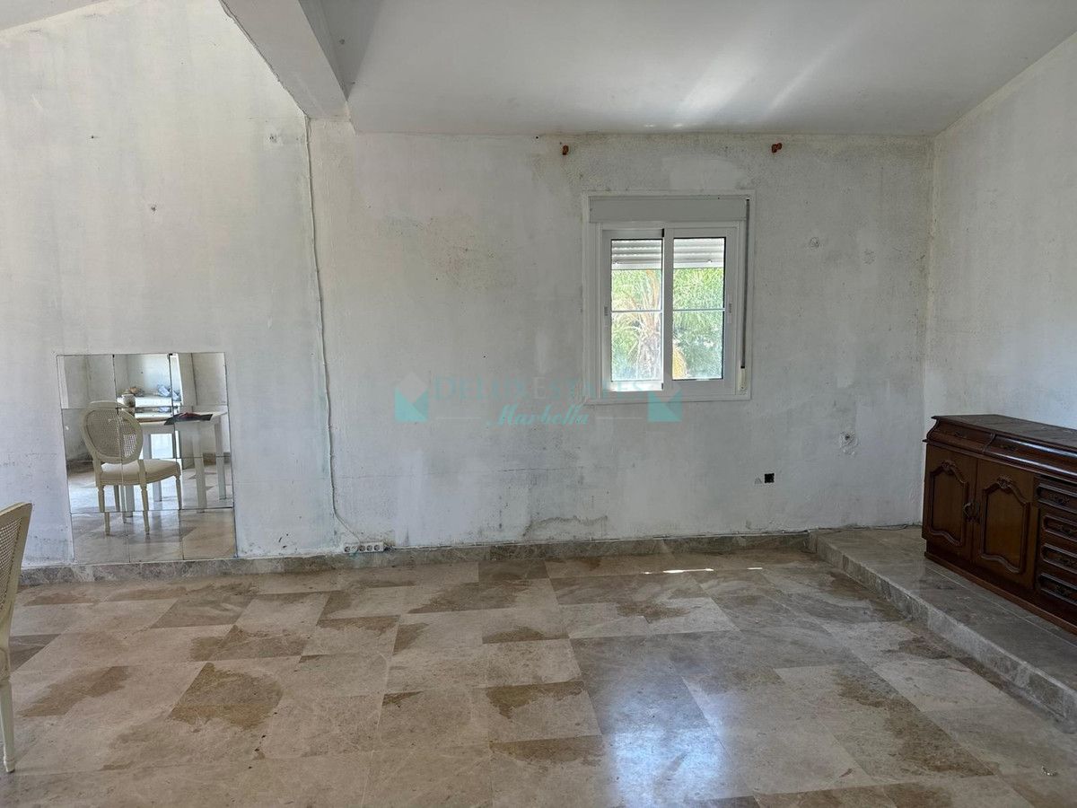 Villa for sale in Nueva Andalucia