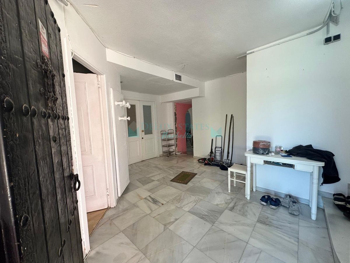 Villa for sale in Nueva Andalucia