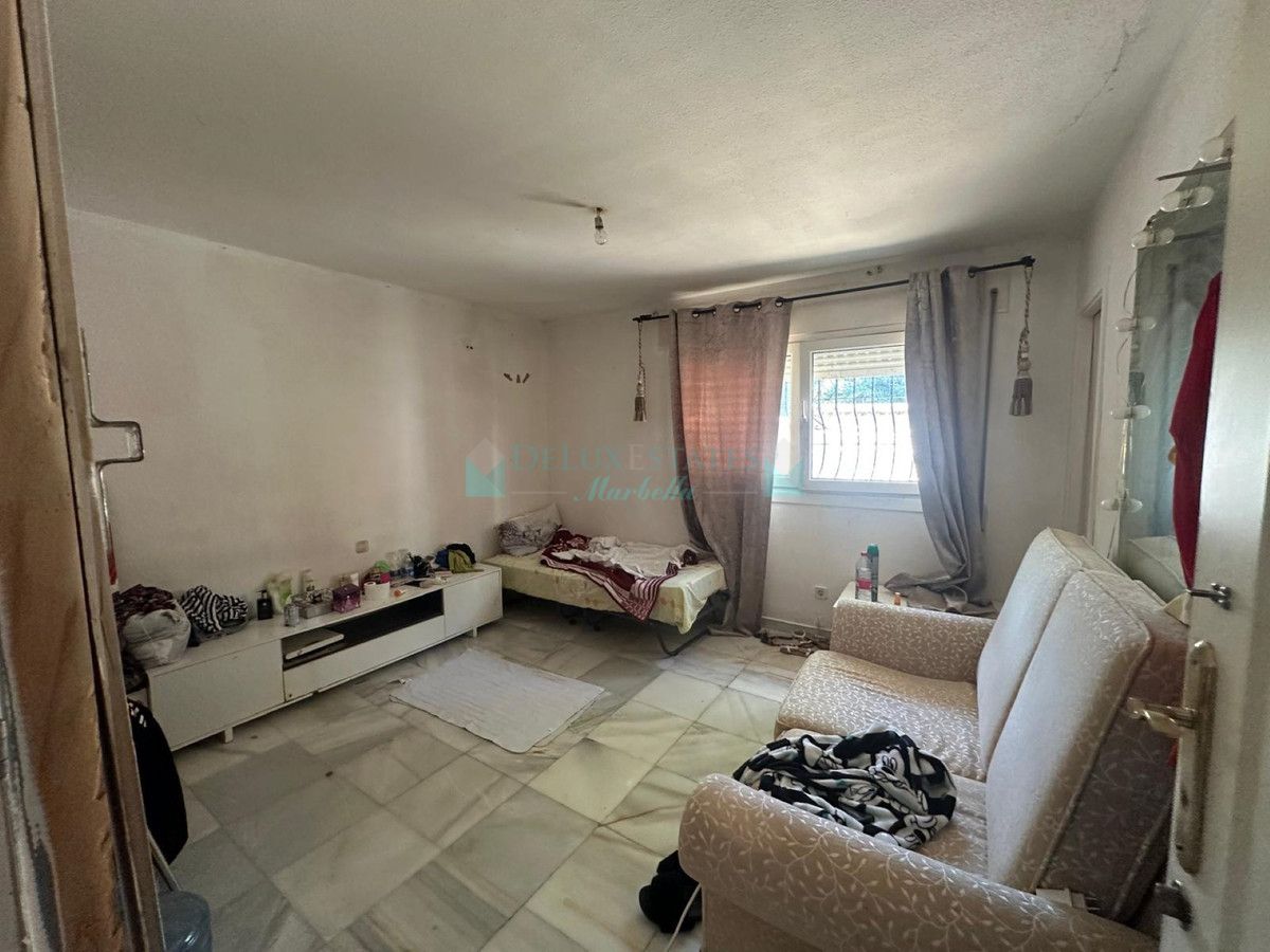 Villa for sale in Nueva Andalucia