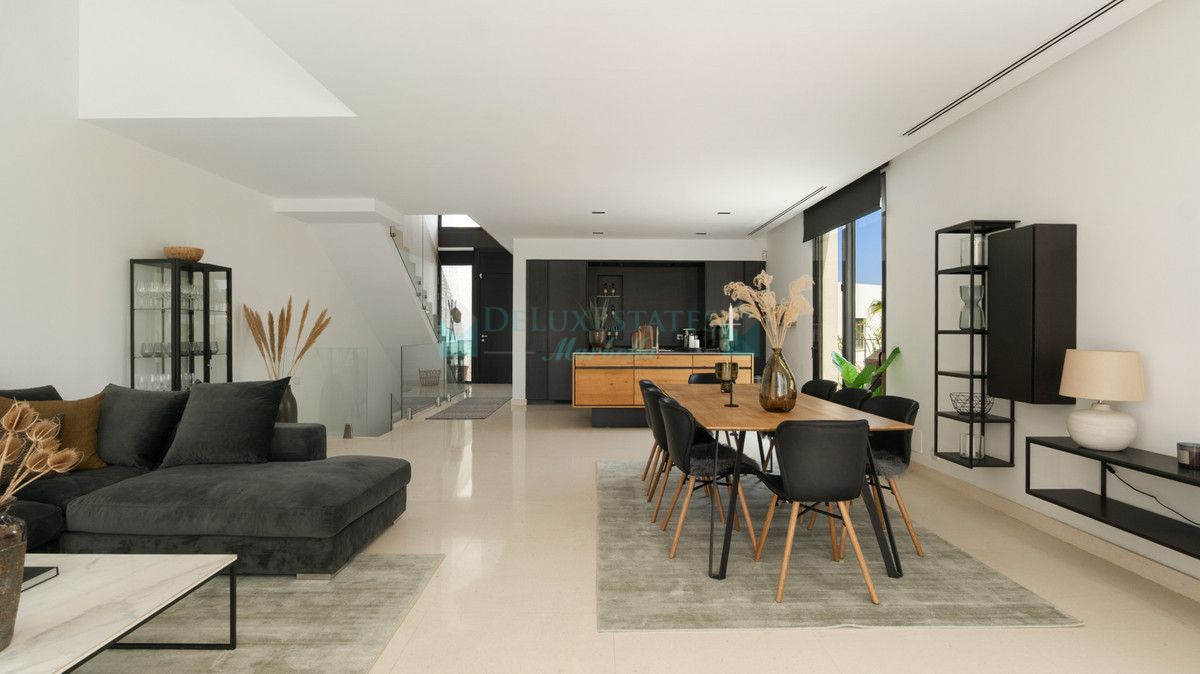 Semi Detached Villa for sale in Cabopino, Marbella East