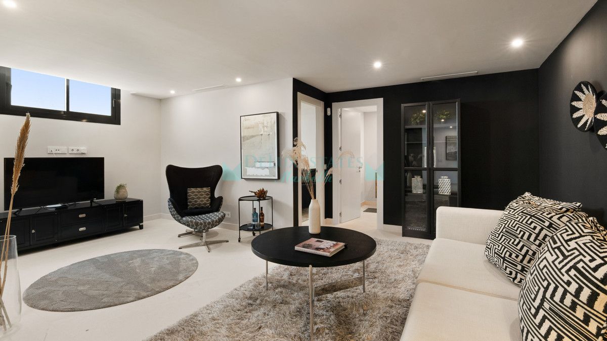 Semi Detached Villa for sale in Cabopino, Marbella East