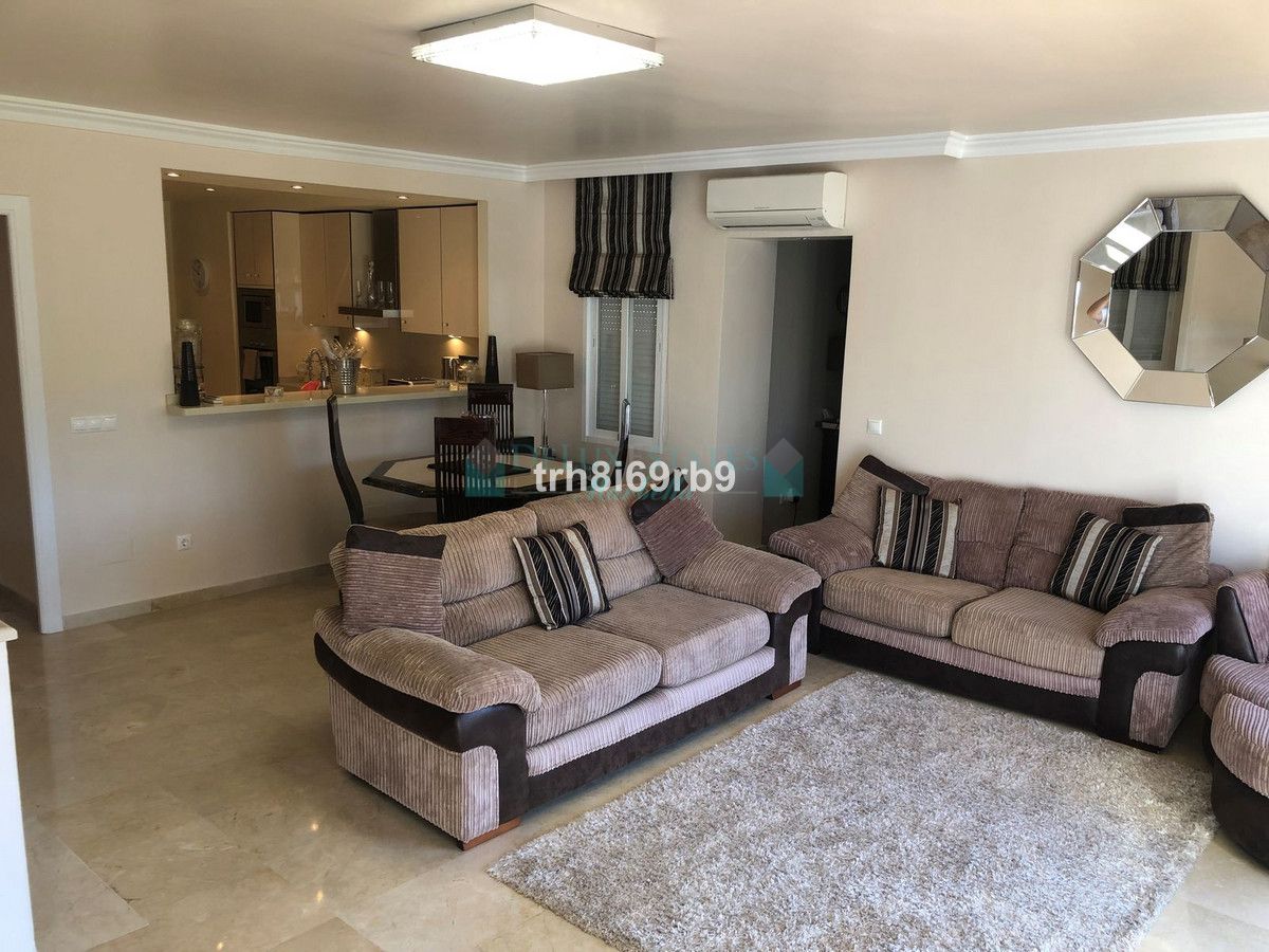 Villa for sale in Benamara, Estepona