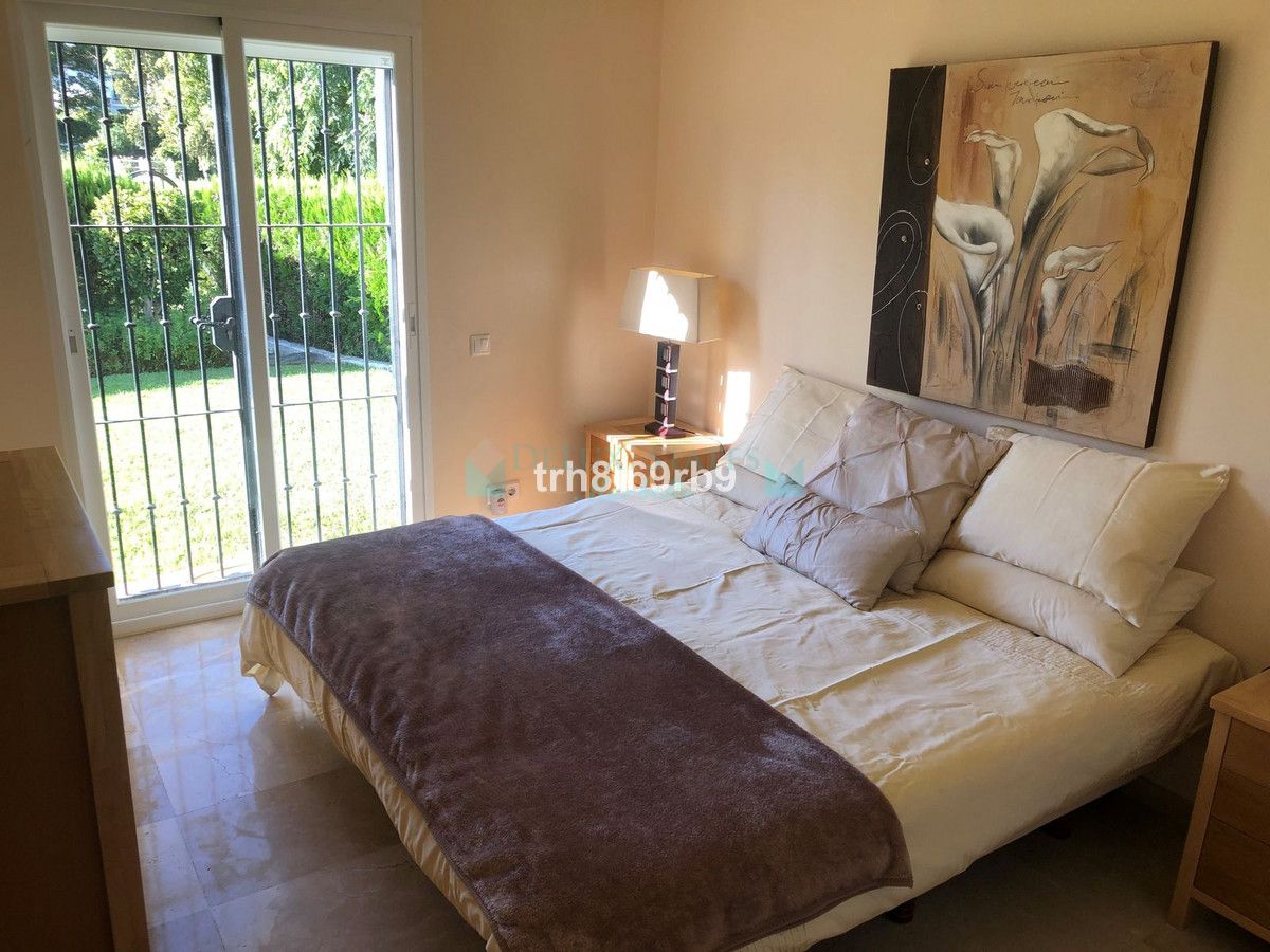 Villa for sale in Benamara, Estepona