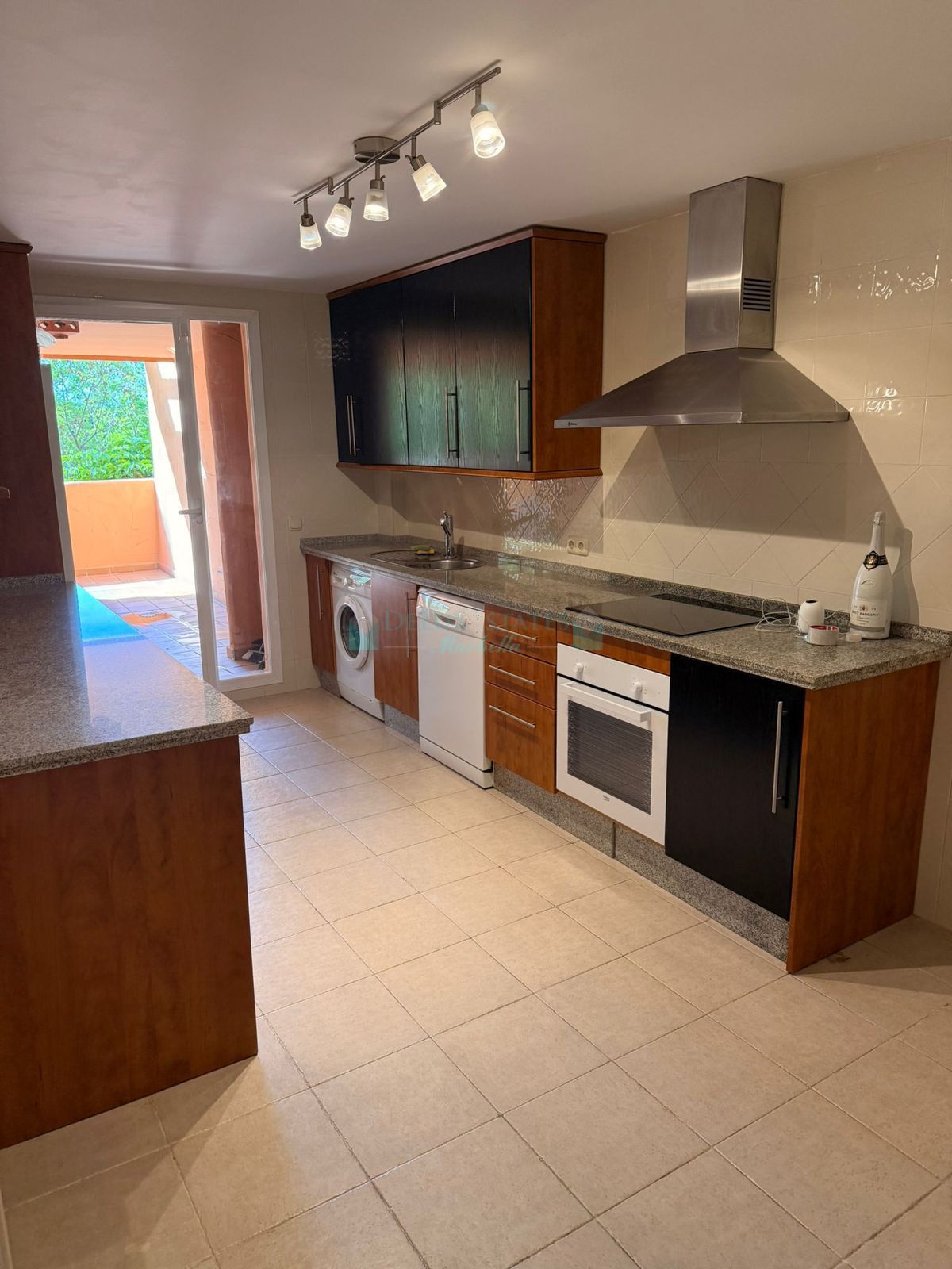 Apartamento Planta Baja en venta en Elviria, Marbella Este