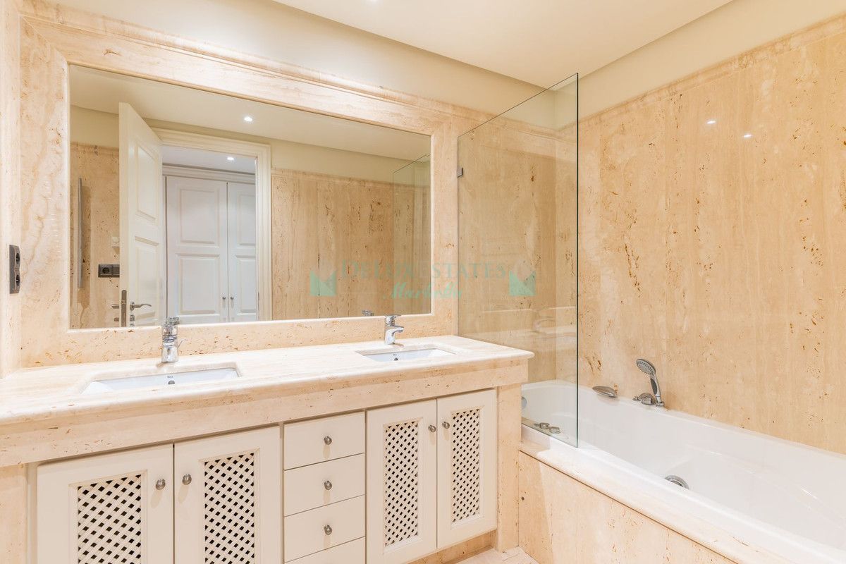 Ground Floor Apartment for sale in Estepona
