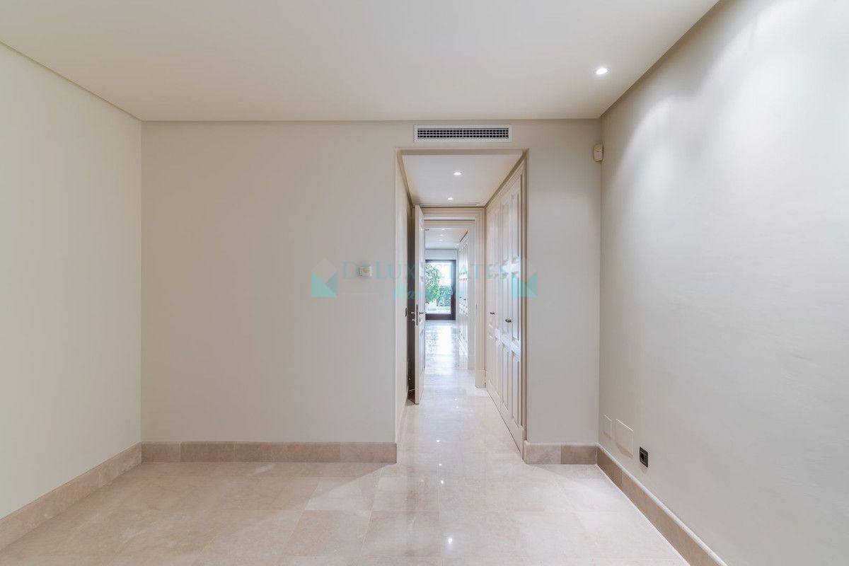 Ground Floor Apartment for sale in Estepona