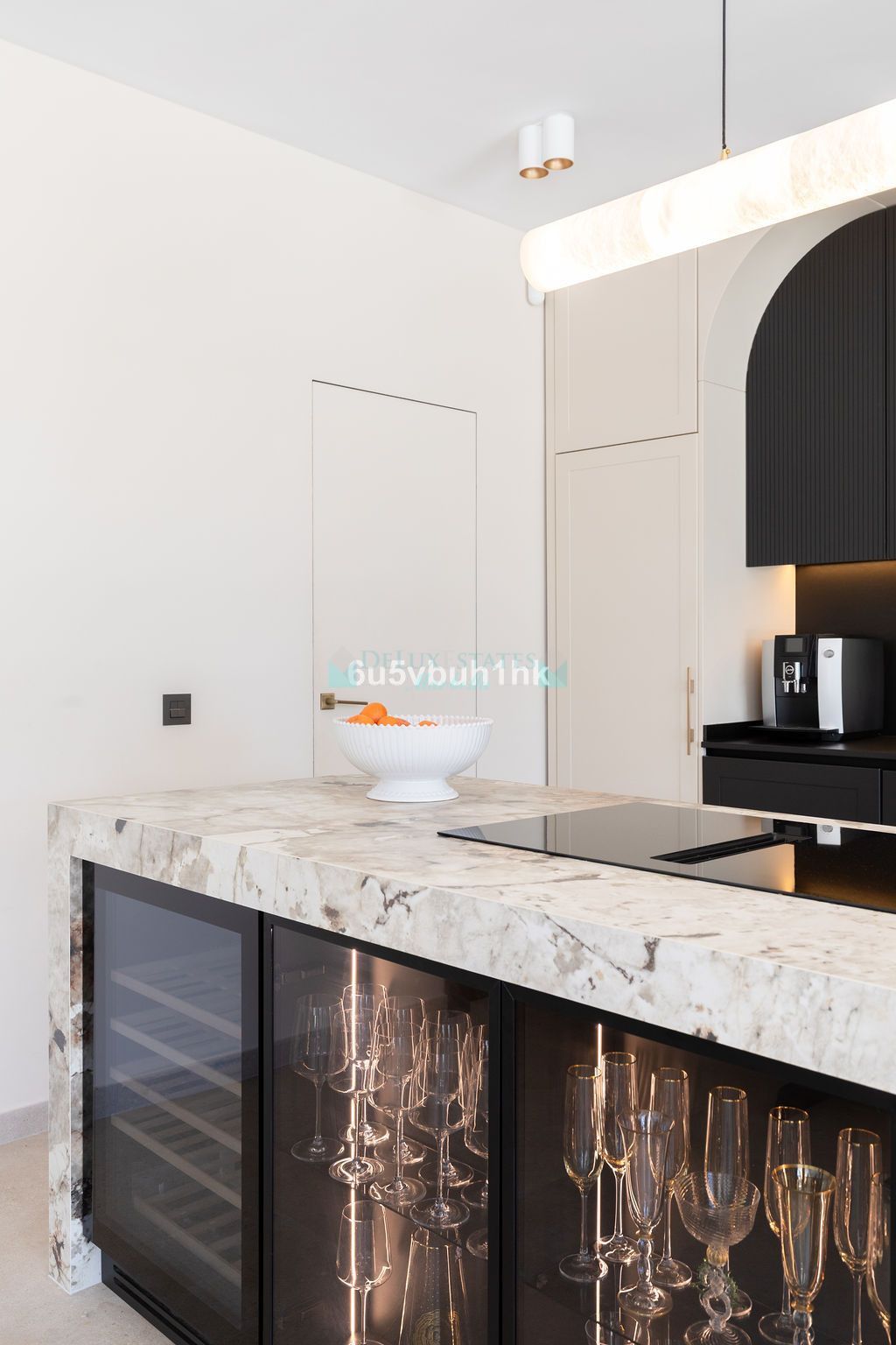 Villa for sale in Benahavis