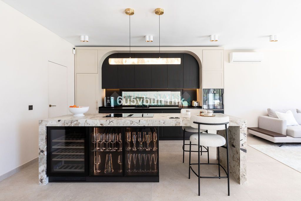 Villa for sale in Benahavis