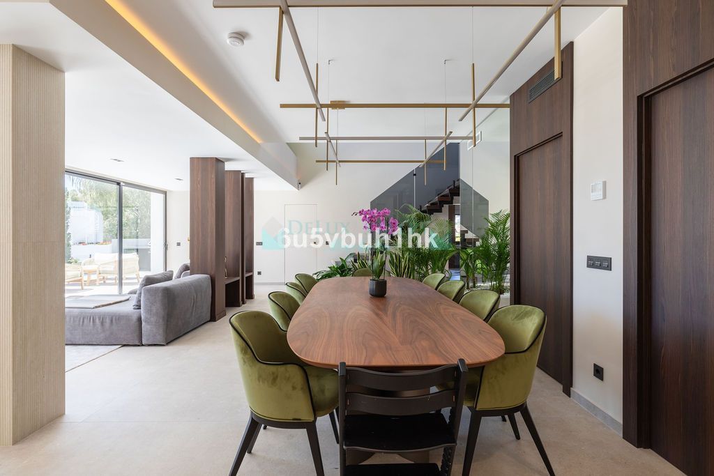 Villa for sale in Benahavis