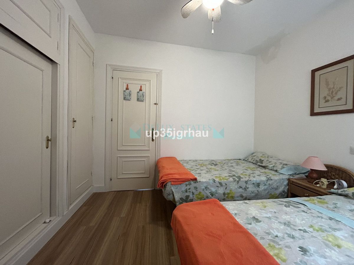 Apartment for sale in Estepona