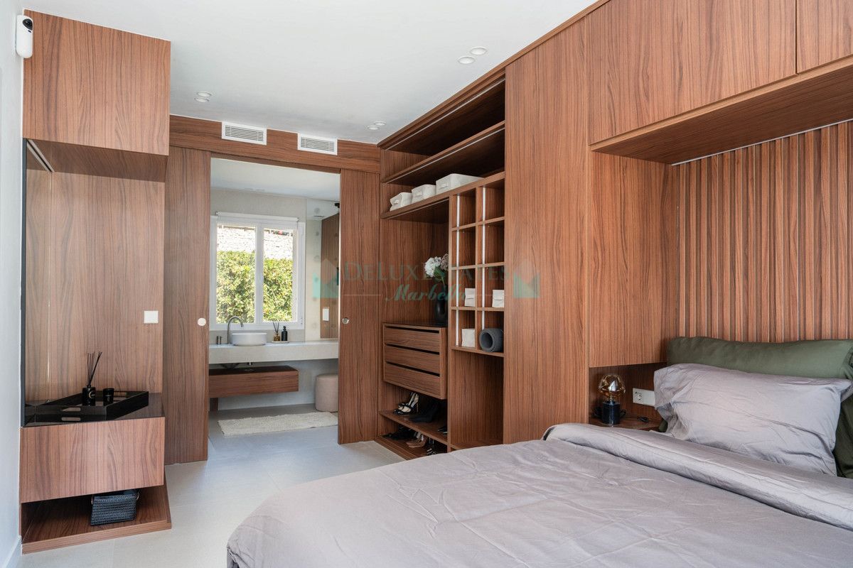 Apartment for sale in Benahavis