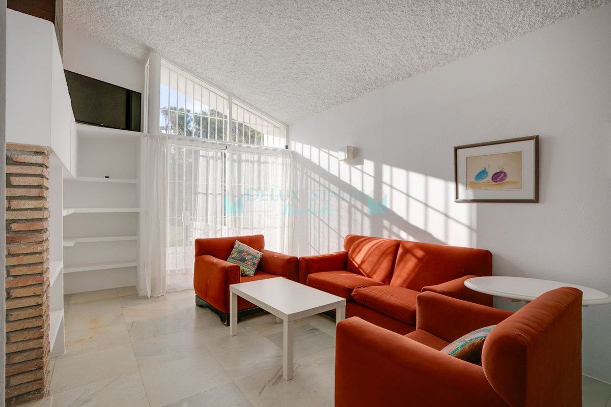 Villa Pareada en venta en Estepona
