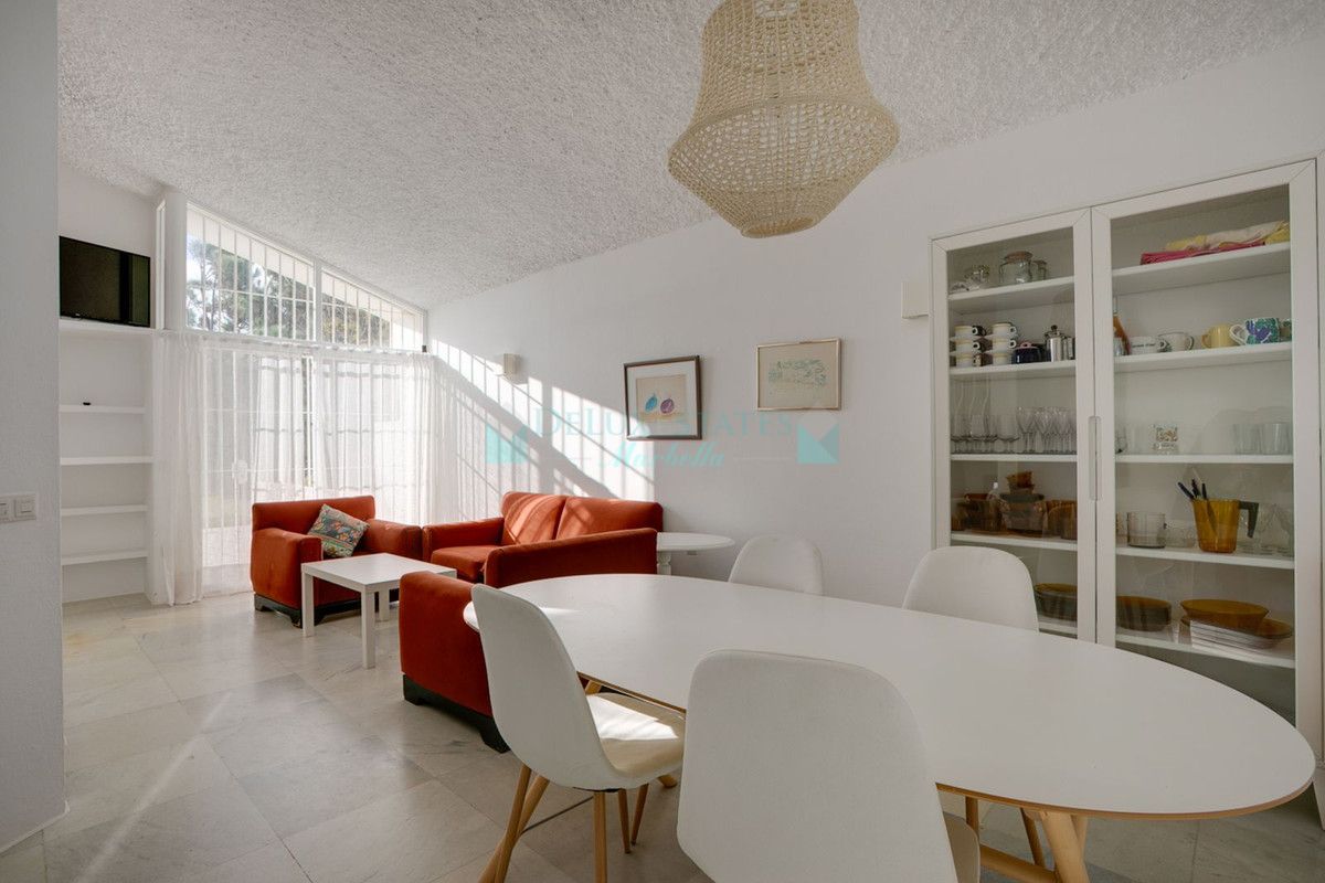 Villa Pareada en venta en Estepona