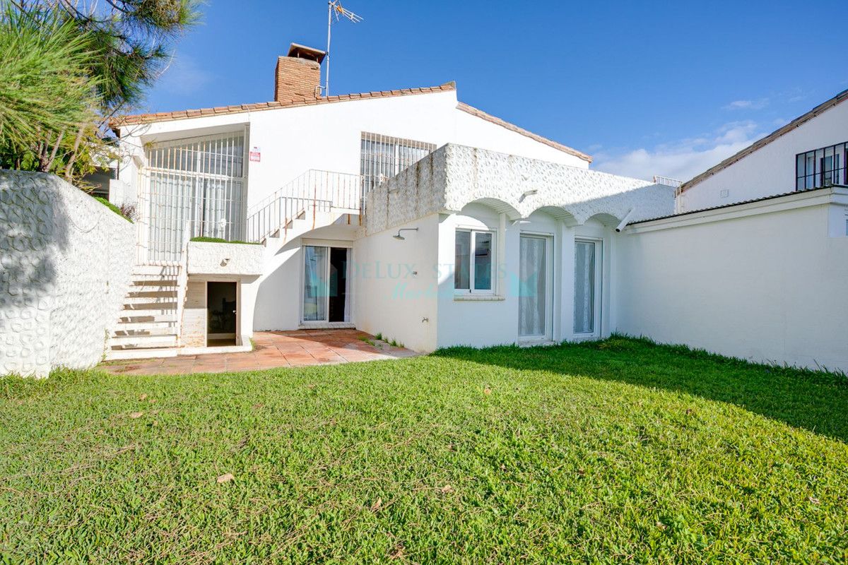 Villa Pareada en venta en Estepona