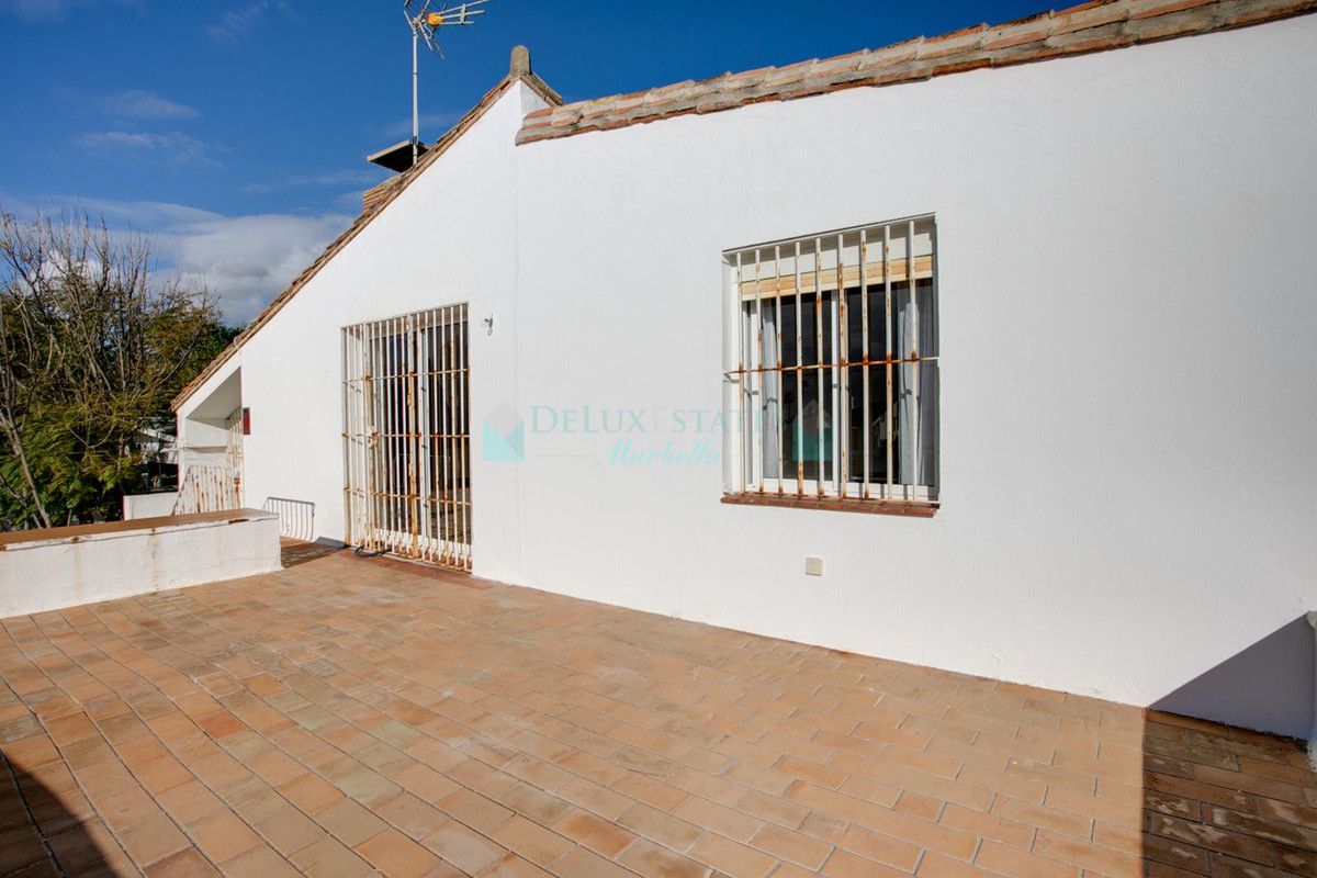 Villa Pareada en venta en Estepona