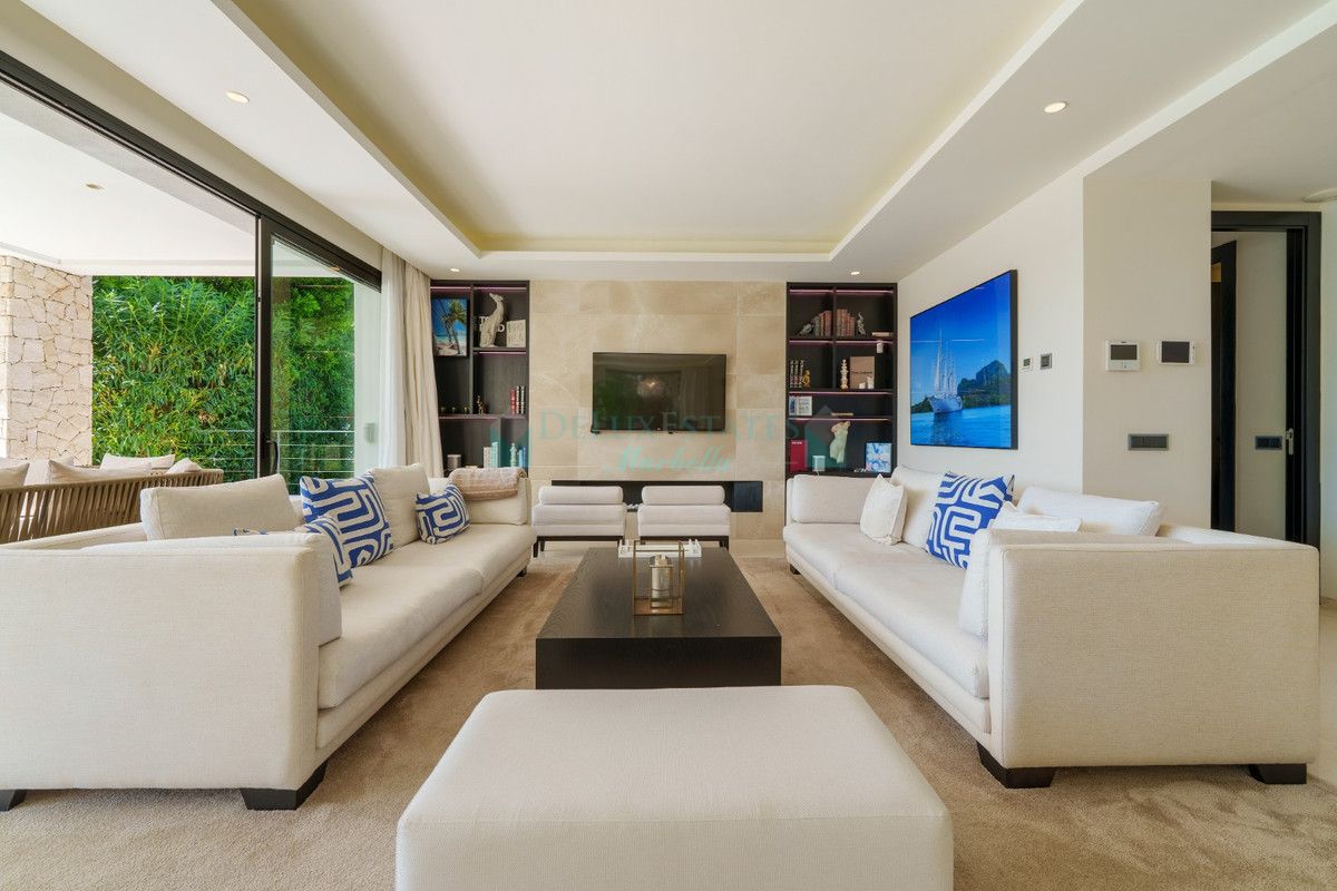 Villa for sale in Nueva Andalucia
