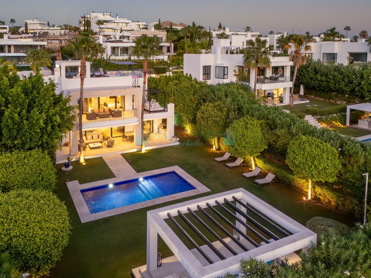 Villa for sale in Nueva Andalucia