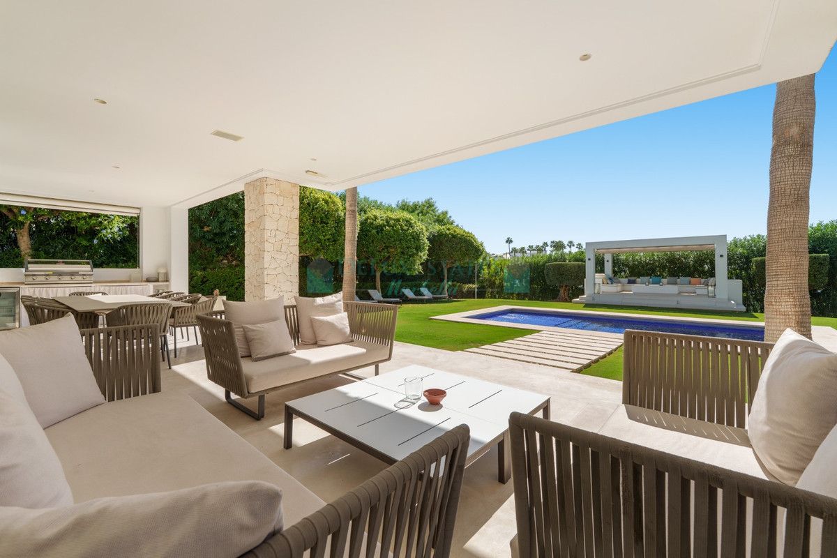Villa for sale in Nueva Andalucia