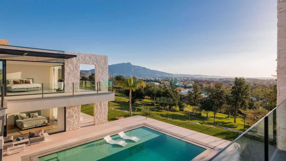 Villa for sale in Benahavis
