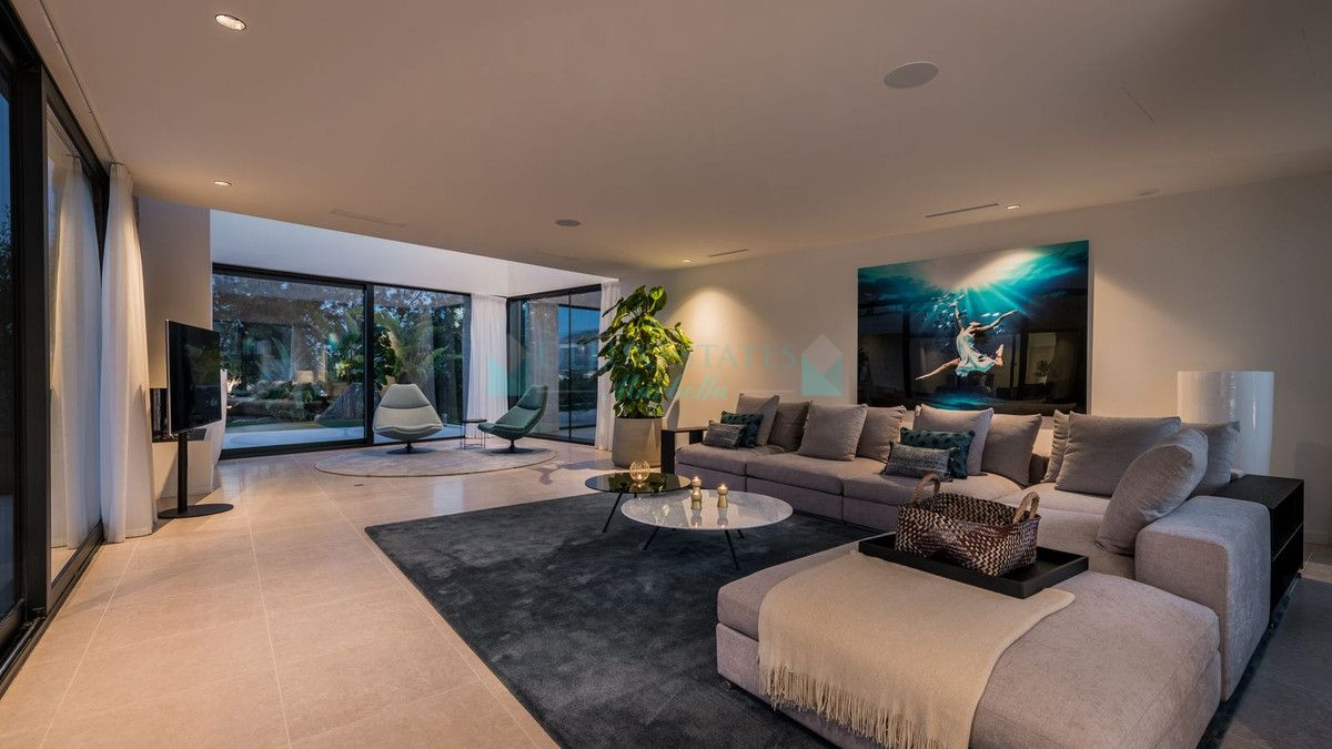 Villa for sale in Benahavis
