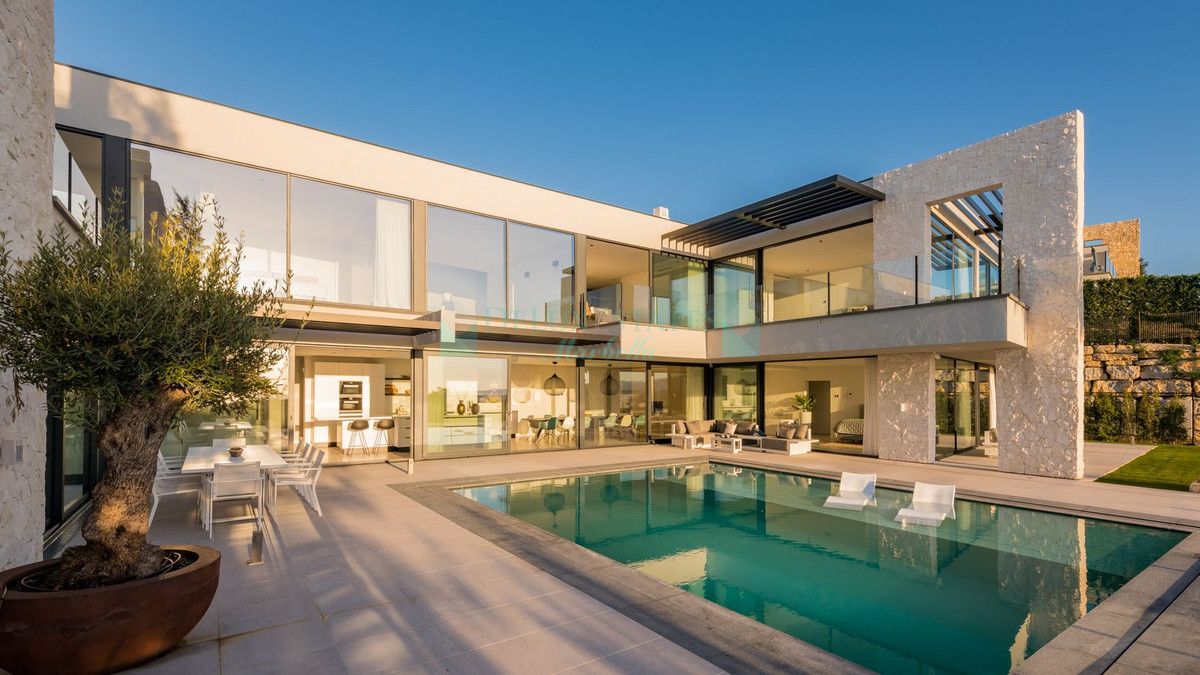 Villa for sale in Benahavis