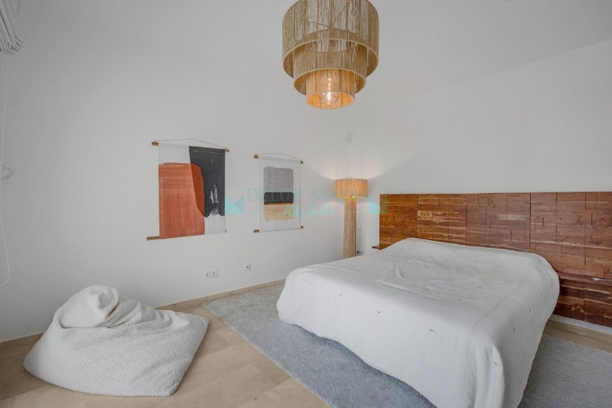 Villa for sale in Nueva Andalucia