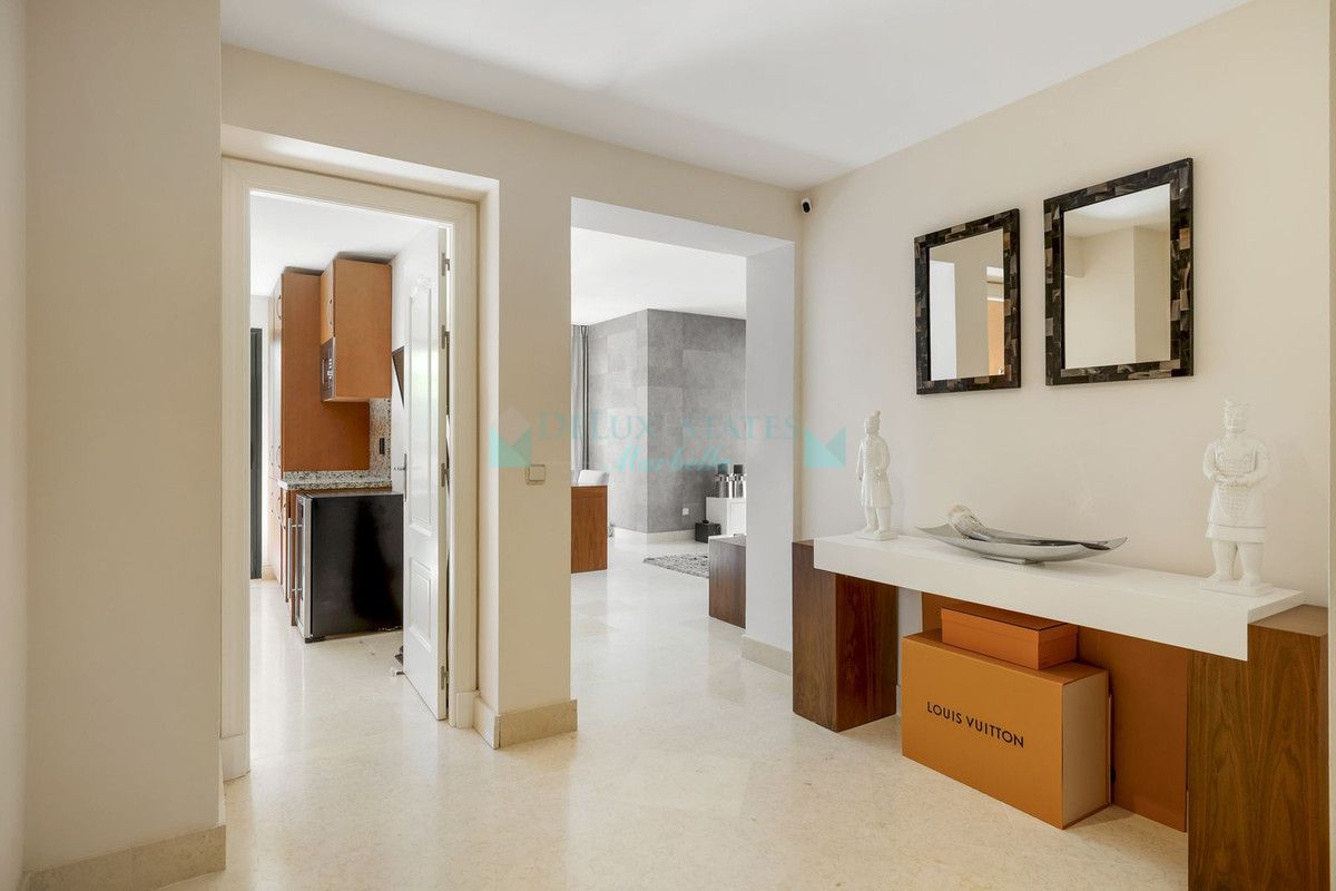 Ground Floor Apartment for sale in Benahavis
