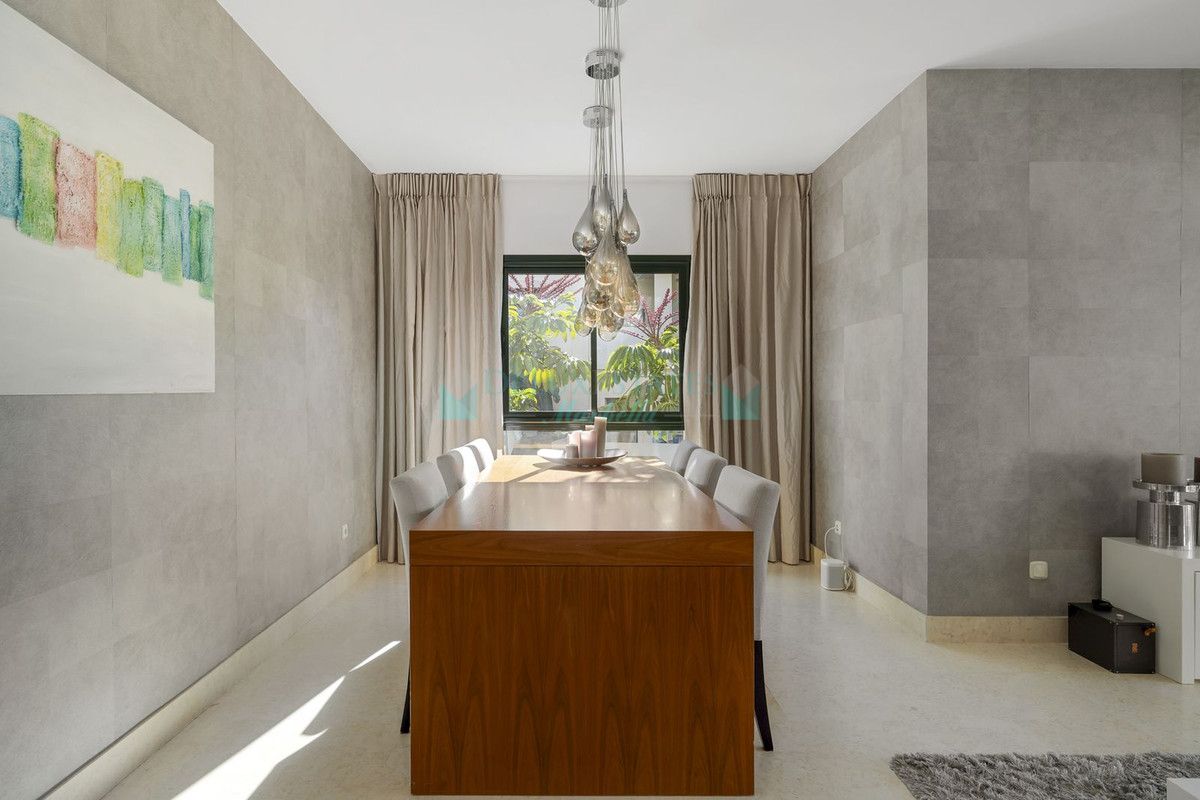 Ground Floor Apartment for sale in Benahavis