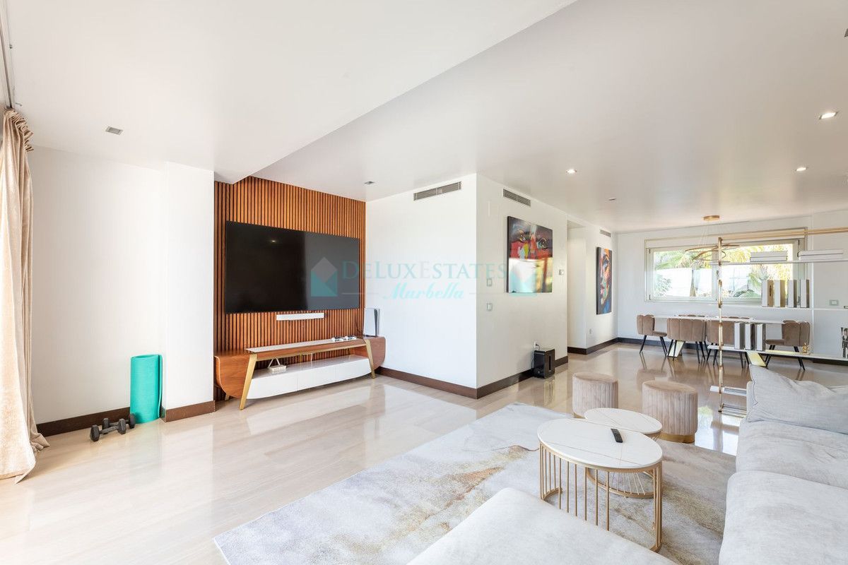 Apartment for sale in Benahavis