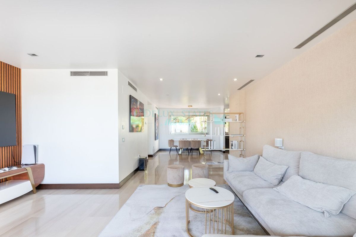 Apartment for sale in Benahavis