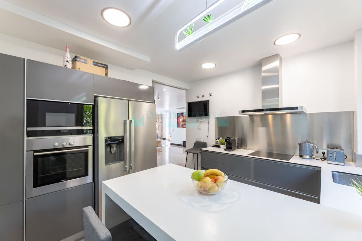 Apartment for sale in Benahavis